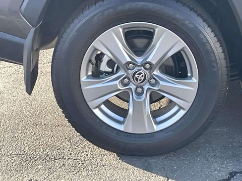 Used 2024 Toyota RAV4 XLE w/ Convenience Package image 10