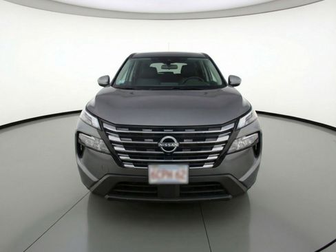 Used 2025 Nissan Rogue SV image 2