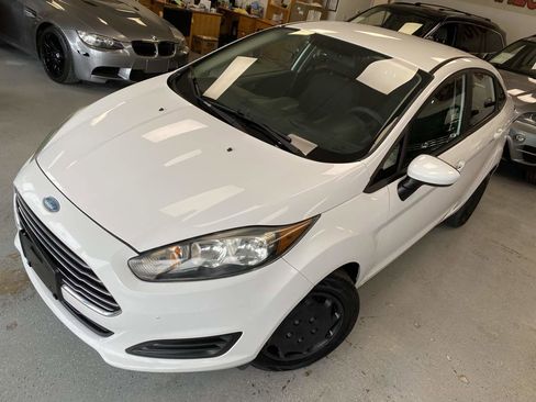 Used 2015 Ford Fiesta S image 2