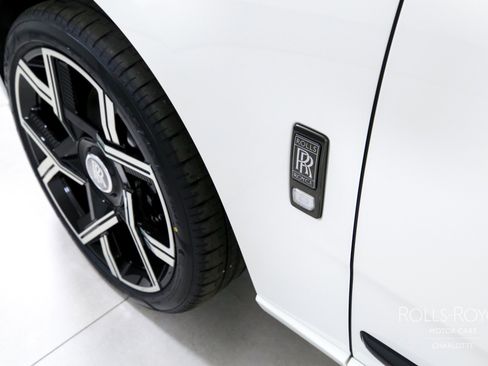 New 2026 Rolls-Royce Cullinan Black Badge image 48