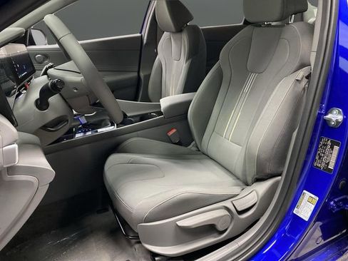 New 2025 Hyundai Elantra SEL image 4