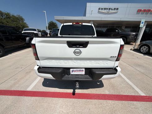 Used 2025 Nissan Frontier SV AWD/4WD image 9