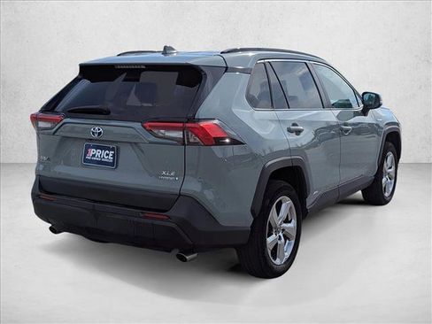 Used 2021 Toyota RAV4 XLE Premium image 5