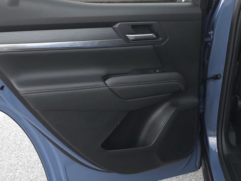 Used 2025 GMC Terrain Elevation image 27