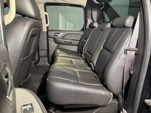 Used 2013 Chevrolet Avalanche LT w/ Suspension Package, Off-Road AWD/4WD image 23