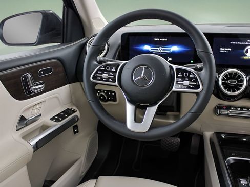 Used 2023 Mercedes-Benz GLB 250 image 15