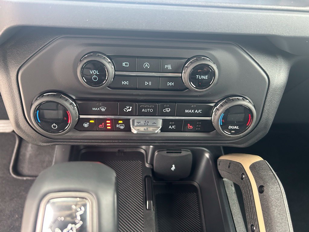 Used 2025 Ford Bronco Badlands AWD/4WD image 14
