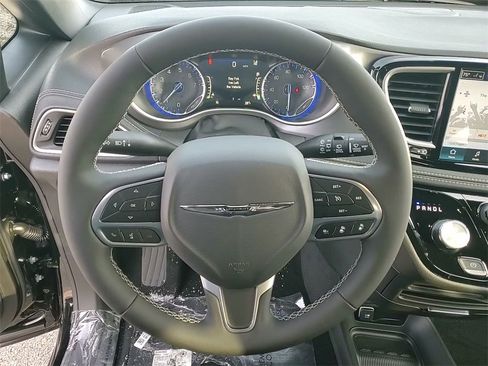 New 2026 Chrysler Pacifica Select image 26