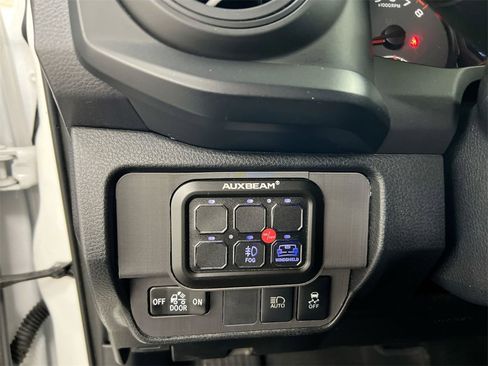 Used 2020 Toyota Tacoma SR5 image 17