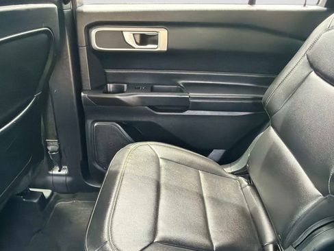 Used 2020 Ford Explorer XLT w/ Equipment Group 202A AWD/4WD image 15