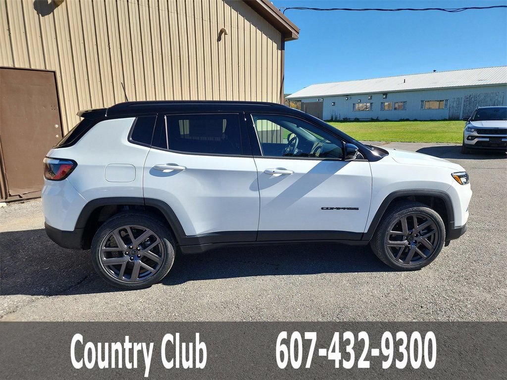 New 2025 Jeep Compass Limited w/ Sun & Sound Group AWD/4WD image 9
