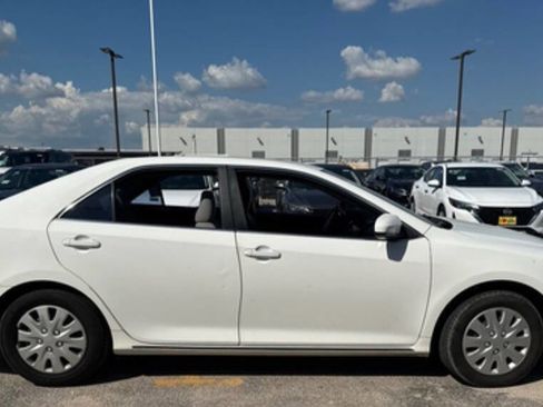 Used 2012 Toyota Camry LE image 5