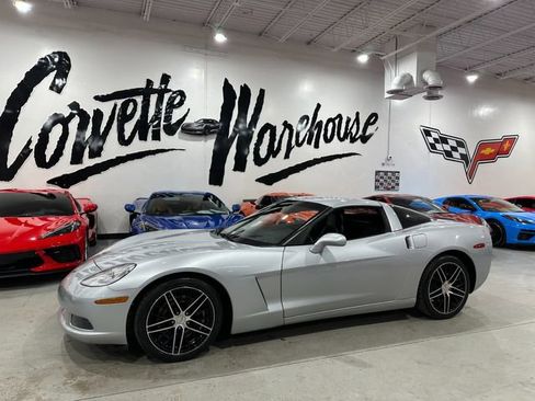 Used 2010 Chevrolet Corvette Coupe w/ Preferred Equipment Group image 28