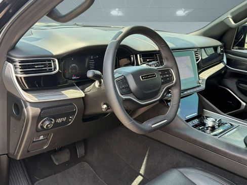 Used 2024 Jeep Wagoneer Series III w/ Premium Group I AWD/4WD image 4