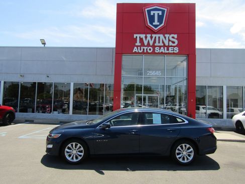 Used 2020 Chevrolet Malibu LT FWD image 1