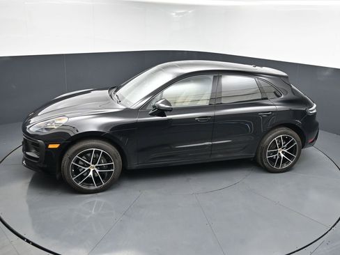 Used 2025 Porsche Macan AWD/4WD image 13