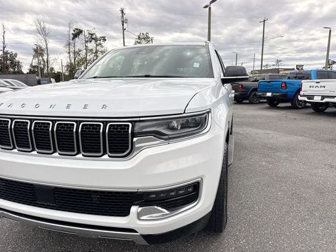 Used 2023 Jeep Wagoneer Series III w/ Preferred Equipment Group image 9