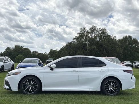 Used 2024 Toyota Camry SE FWD image 11