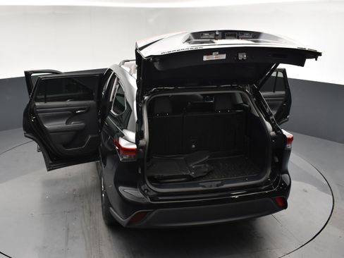 Used 2023 Toyota Highlander XLE AWD/4WD image 26