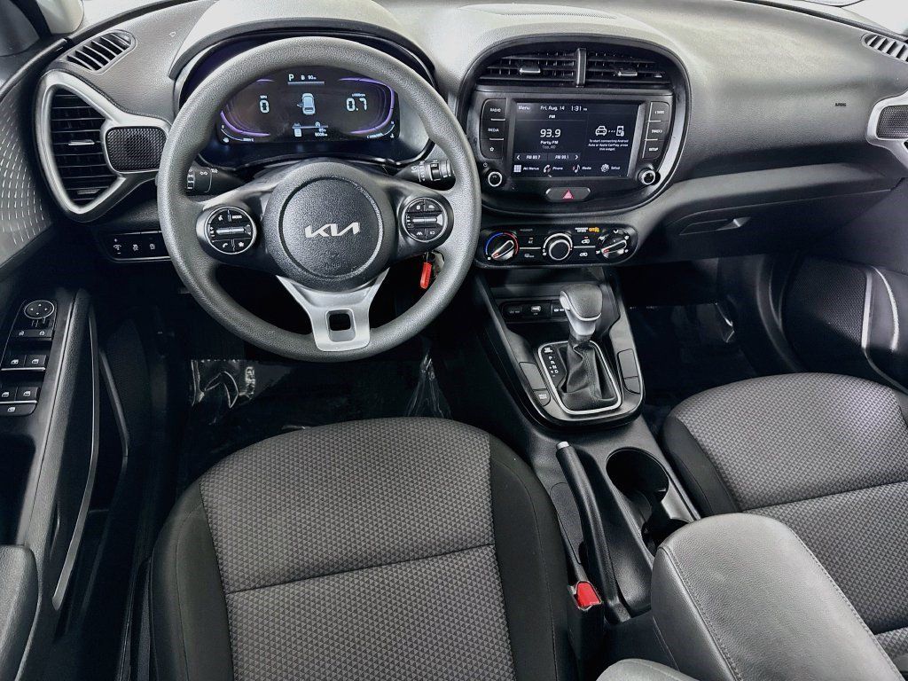 Used 2025 Kia Soul LX FWD image 16