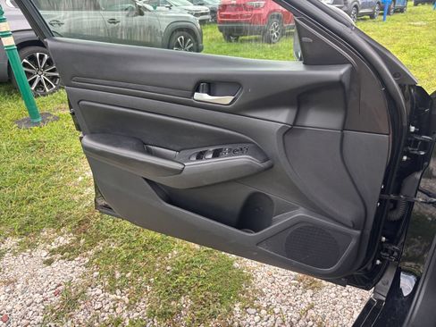 Used 2025 Nissan Altima 2.5 SV FWD image 19