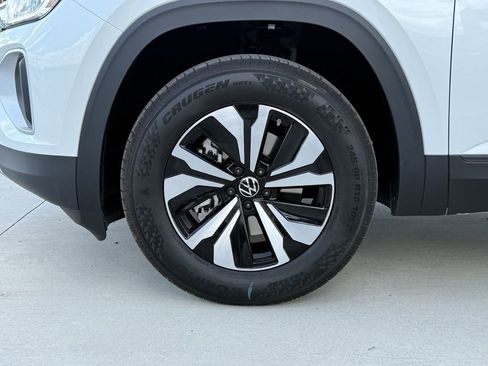 New 2026 Volkswagen Atlas SE image 9