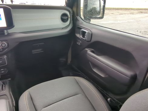 Used 2025 Jeep Wrangler Unlimited Sport AWD/4WD image 15