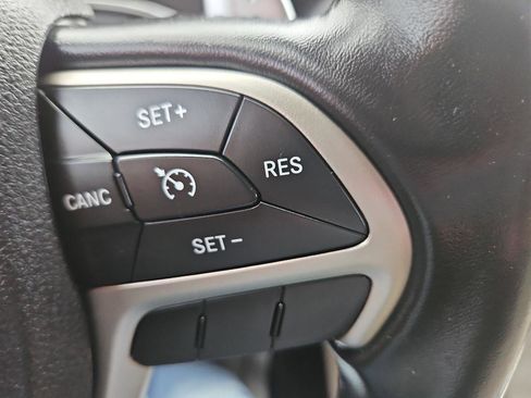 Used 2015 Jeep Grand Cherokee Laredo w/ Quick Order Package 23E image 26