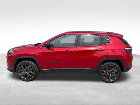 Used 2026 Jeep Compass Latitude AWD/4WD image 8