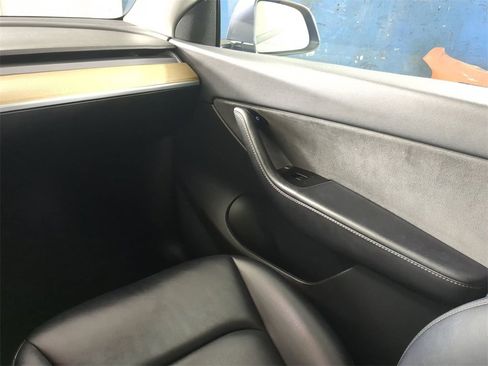 Used 2021 Tesla Model Y Long Range image 20