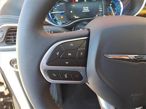 Certified 2023 Chrysler Pacifica Limited image 14