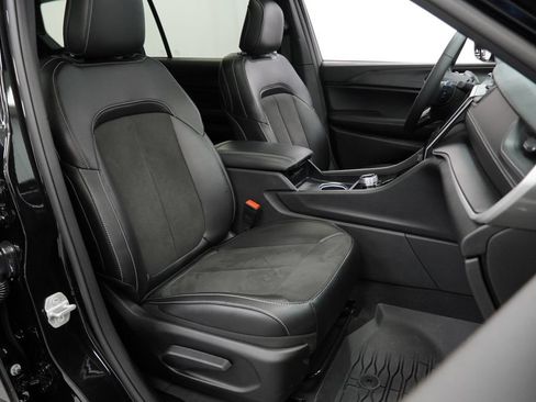 Used 2024 Jeep Grand Cherokee L Altitude AWD/4WD image 48
