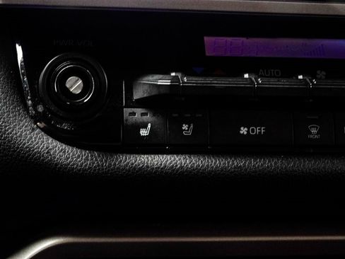 Used 2024 Toyota Tundra Limited image 23