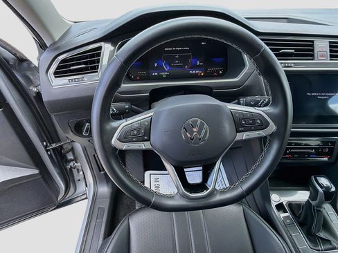 Used 2023 Volkswagen Tiguan SE w/ Panoramic Sunroof Package FWD image 40
