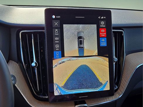 New 2026 Volvo XC60 B5 Plus w/ Protection Package Premier image 27