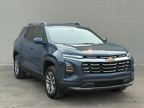 Used 2026 Chevrolet Equinox LT w/ Safety and Technology Package FWD image 11