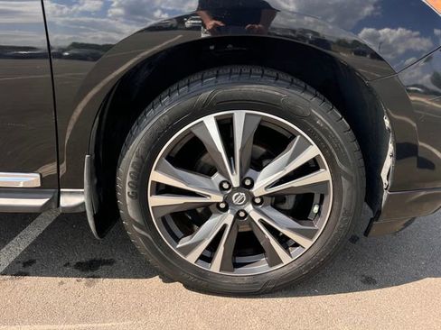 Used 2017 Nissan Pathfinder Platinum FWD image 36