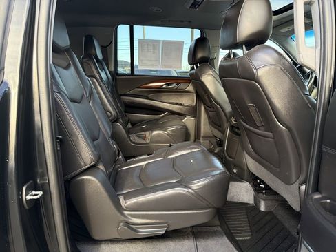 Used 2018 Cadillac Escalade ESV Luxury image 17