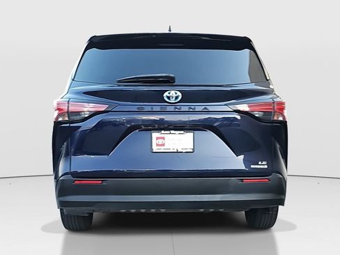 Certified 2021 Toyota Sienna LE FWD image 6