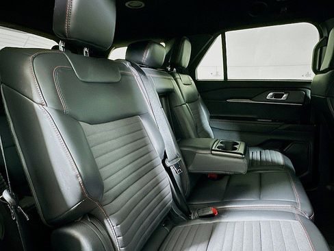 Used 2025 Ford Explorer ST-Line w/ ST-Line Street Pack image 27