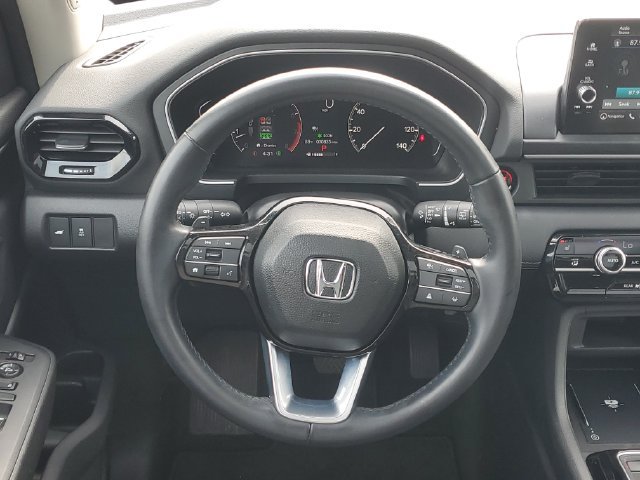 Used 2025 Honda Pilot Touring image 13