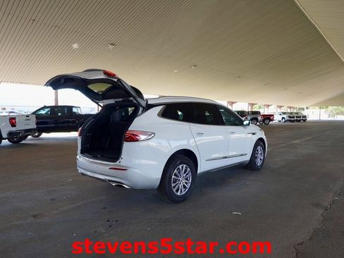 Used 2024 Buick Enclave Premium image 5