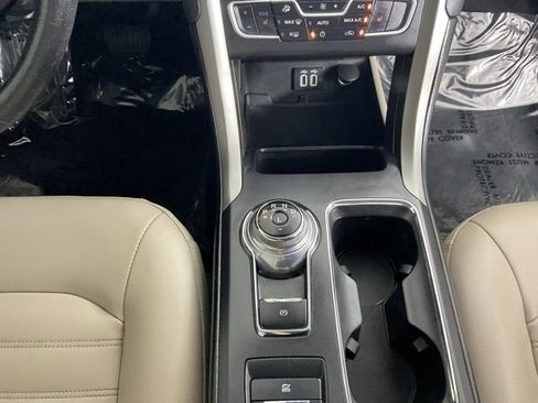 Used 2020 Ford Fusion SEL image 16