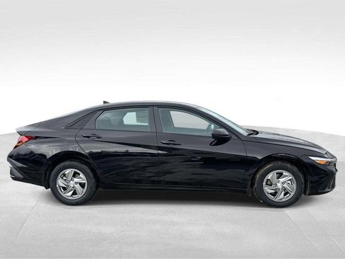 New 2026 Hyundai Elantra SE image 5