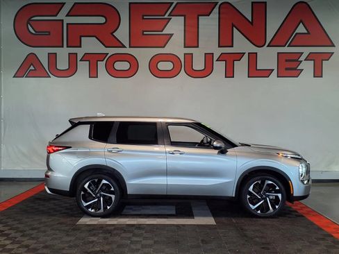 Used 2022 Mitsubishi Outlander SE AWD/4WD image 1