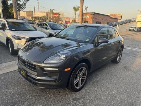 Used 2023 Porsche Macan image 2