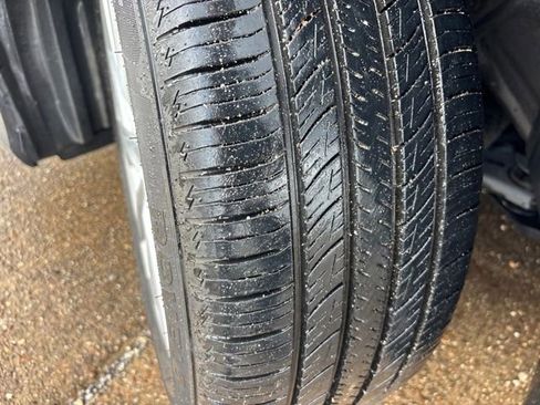 Used 2022 Toyota Camry LE image 3