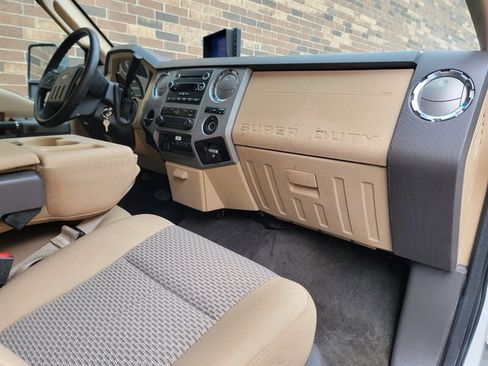 Used 2016 Ford F550 2WD Regular Cab Super Duty image 11