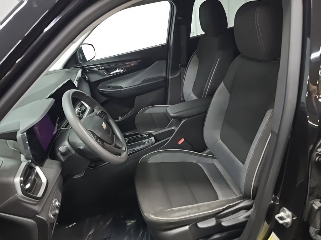 Used 2025 Chevrolet TrailBlazer LS w/ LS Convenience Package AWD/4WD image 29
