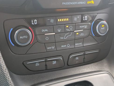 Used 2019 Ford Transit Connect XLT image 18